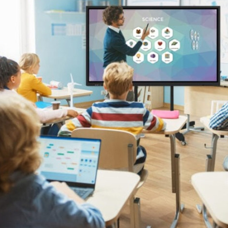 Why are more and more schools choosing to use interactive smart board