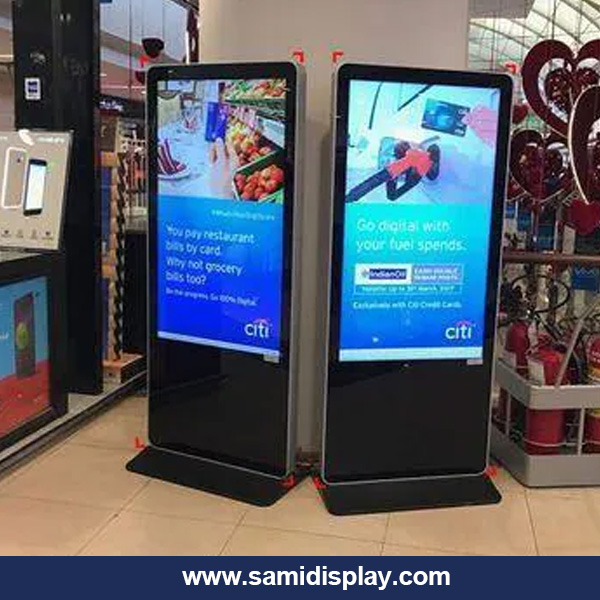 What is freestanding digital signage?